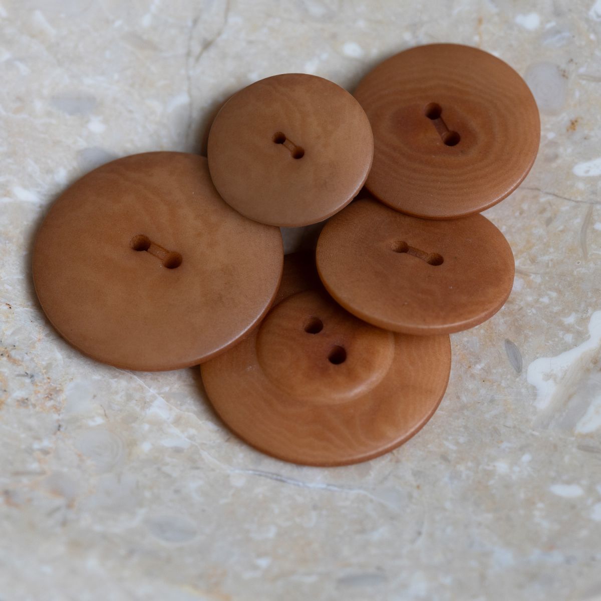 Buttons: Poppy: 2 Hole: 20mm Buttons: Poppy: 2 Hole: 20mm