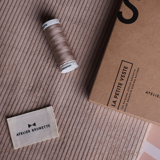 LE COFFRET COUTURE - LA PETITE VESTE SANDY SAND